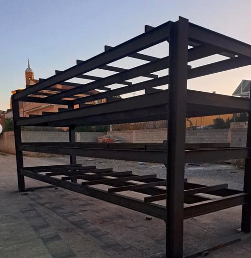 Estructura metálica industrial para apilamiento de carga pesada en Zaragoza