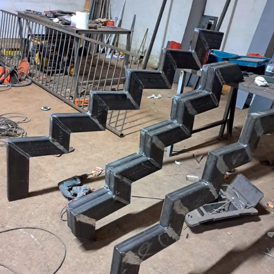 Componentes prefabricados de escalera metálica