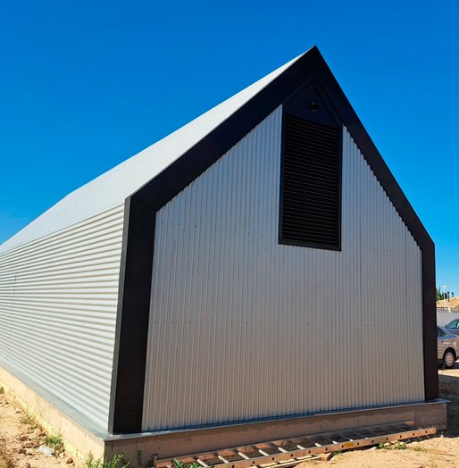 Paneles grecados galvanizados en estructura metálica