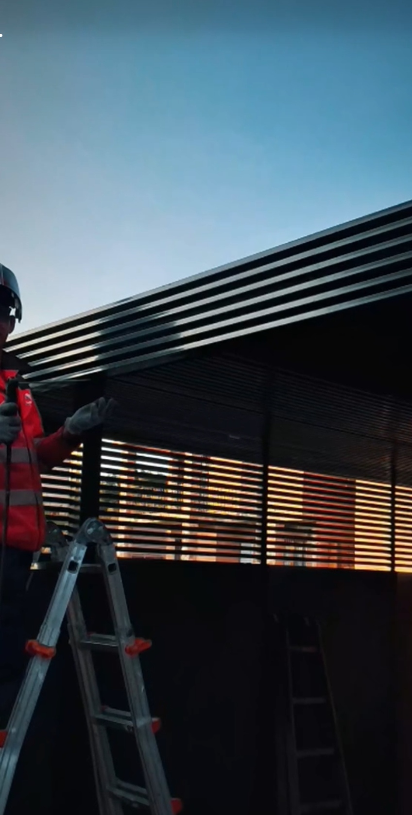 Marquesina metálica fija para cochera adosada a vivienda en Zaragoza