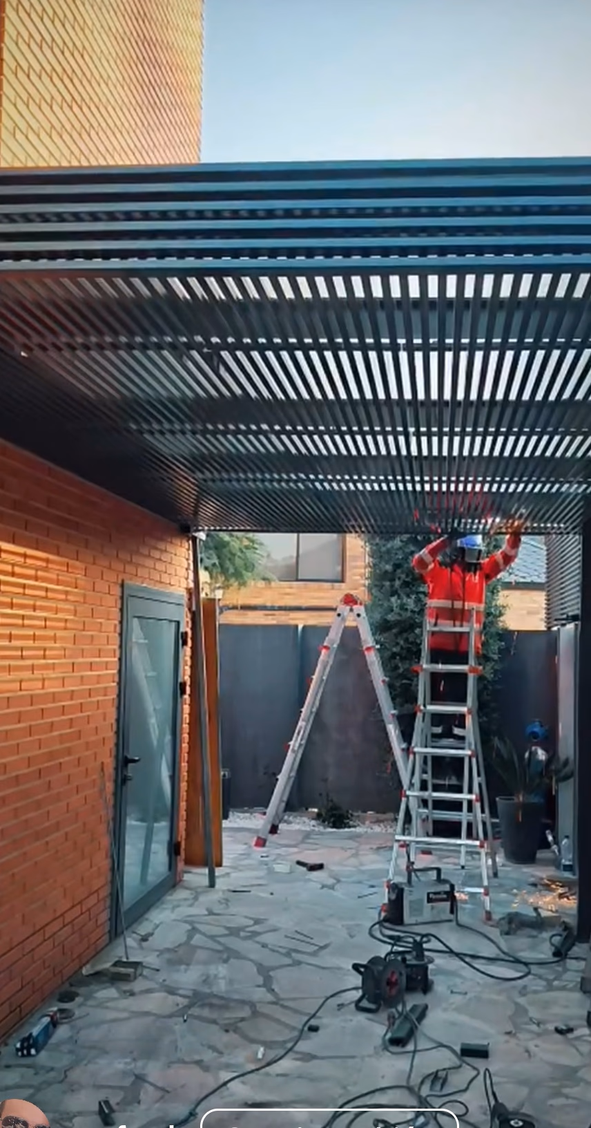 Marquesina instalada en vivienda unifamiliar en Zaragoza